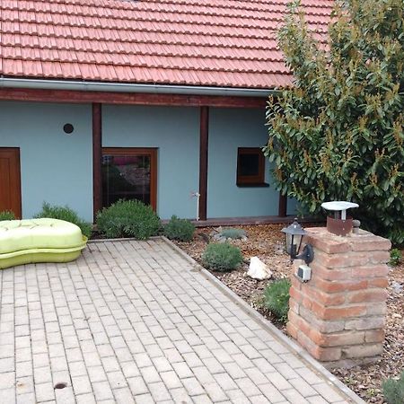 Sklipek V Agati Apartment Drnholec Ngoại thất bức ảnh